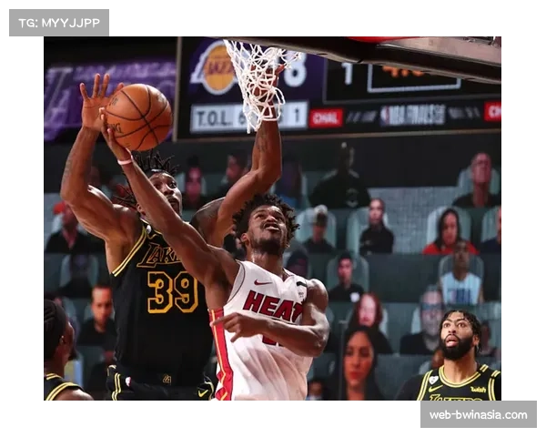 战术复盘:掘金是如何通过连续三次相同的底线球战术,找到空位的默里