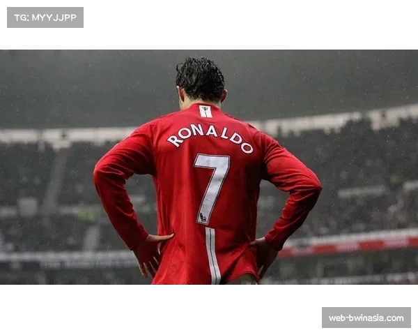 转会动态:多家媒体称,切尔西已接触那不勒斯前锋奥斯梅恩经纪人。